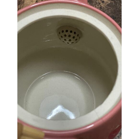 Vintage pink ceramic hand painted tea set with woven handle. - Picture 6 of 11